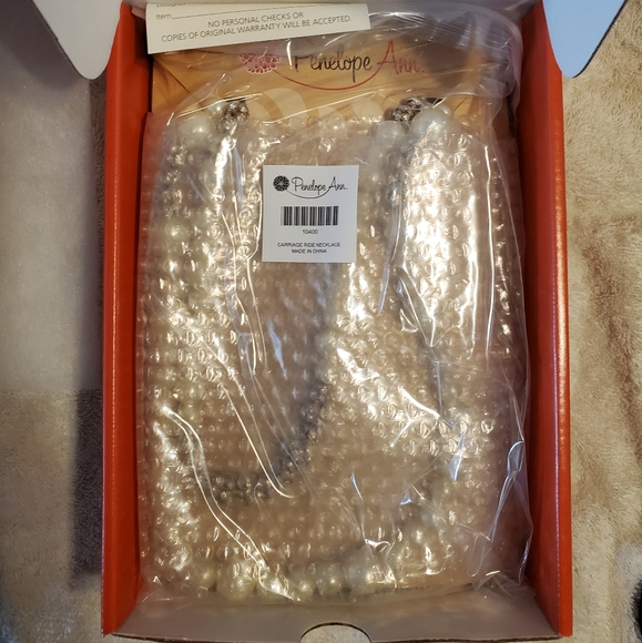 Carriage Ride Necklace 30" resin Pearls with accented glass stones. - Picture 12 of 15